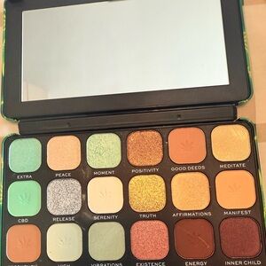 Vibrant Eyeshadow Palette Revolution forever flawless